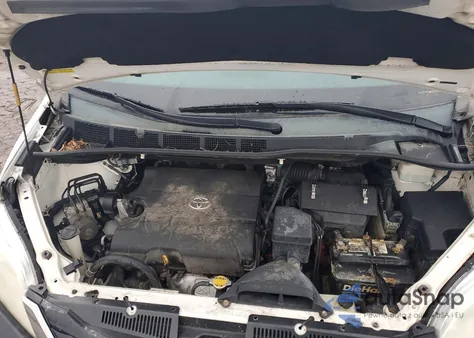 2012 Toyota Sienna Le z USA, uszkodzony, nr VIN 5TDKK3DC2CS241813